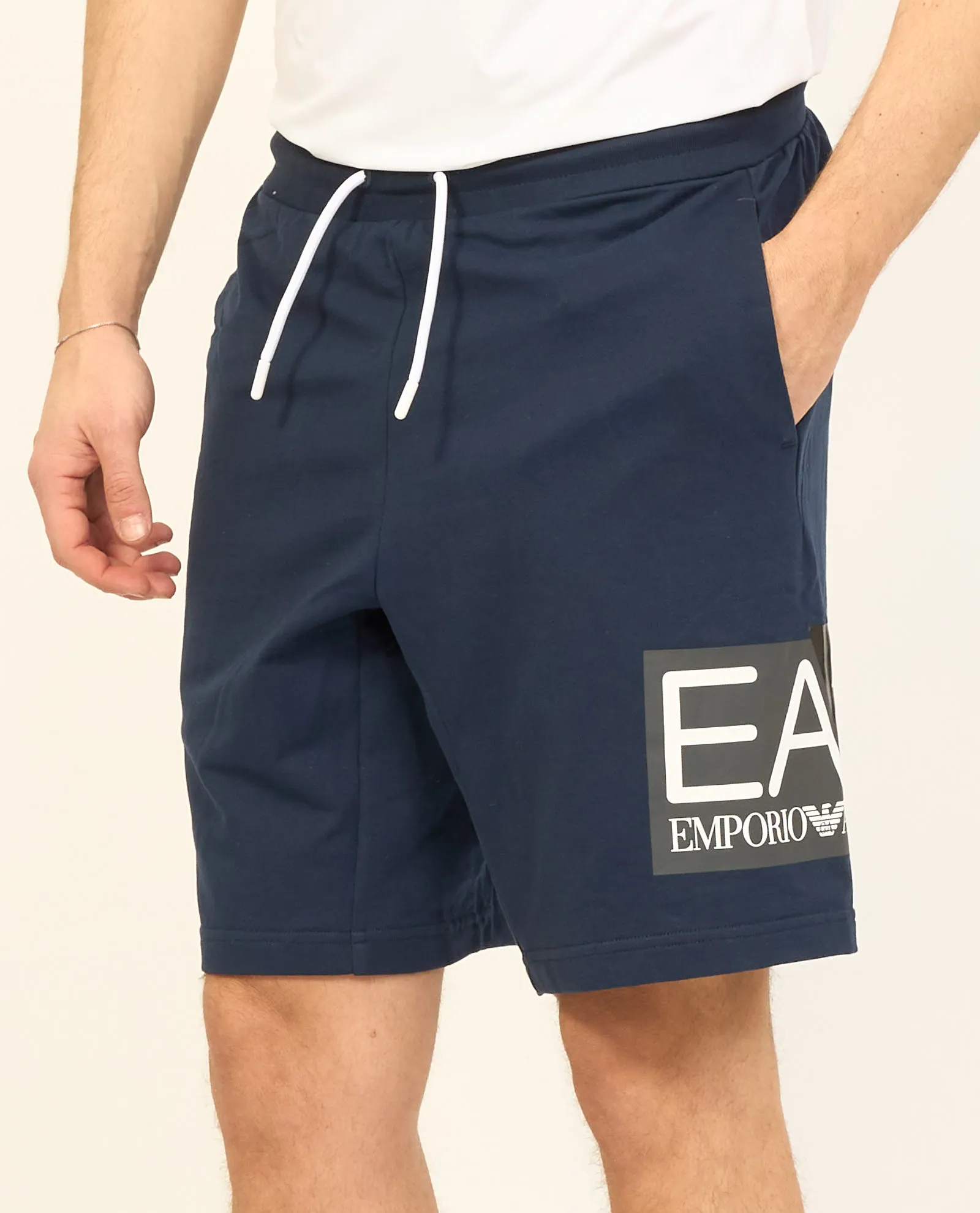 Bermuda uomo Visibility di EA7 con maxi logo
